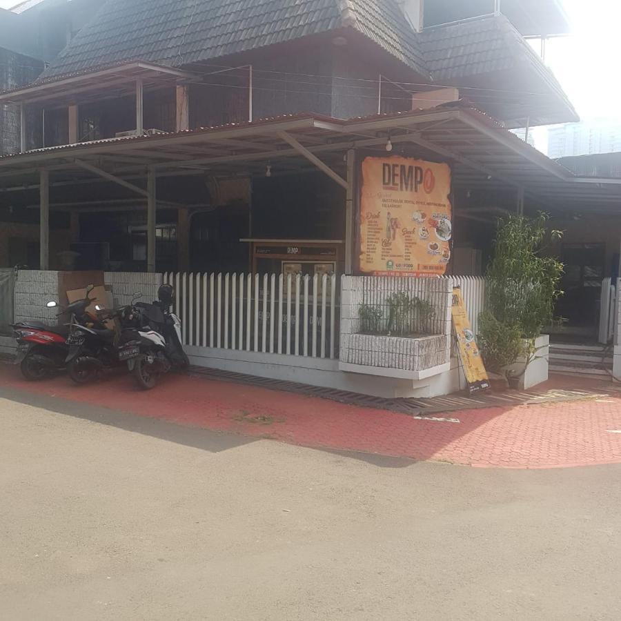 Mayestik Guest House Syariah Jakarta Exterior photo
